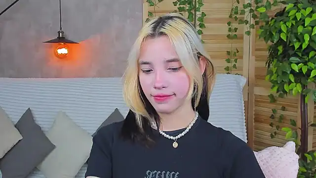 as1an girlfriend online show from 2, 2, 2025