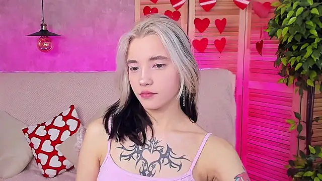 as1an girlfriend online show from 19, 2, 2025