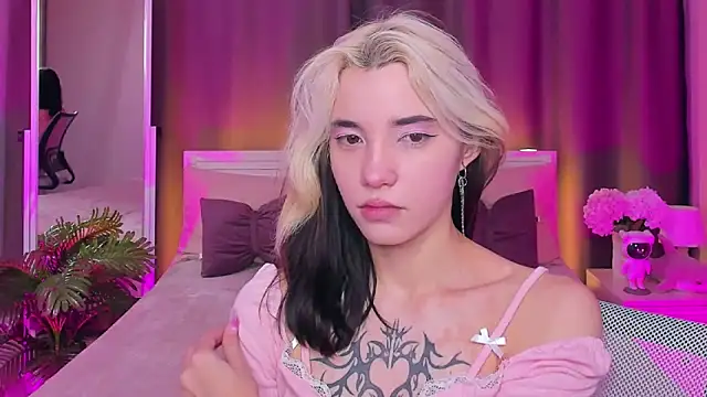 as1an girlfriend online show from 13, 3, 2025