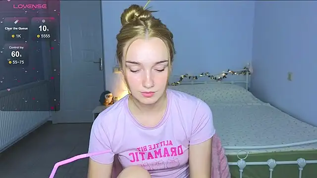 Wild Sophie  online show from 4, 10, 2025