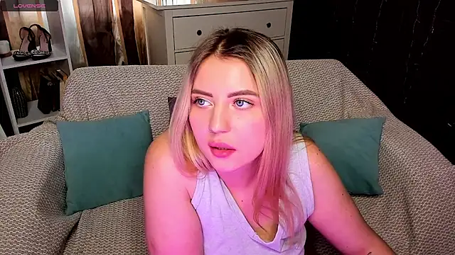 Snapshot of Ashley_Rous chatting on 15, 1, 2025 Ashley Rous online show from 15, 1, 2025