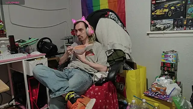 Snapshot of tallnerdyguy chatting on 17, 4, 2026 tallnerdyguy online show from 17, 4, 2026