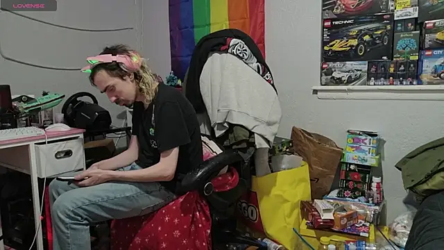 Snapshot of tallnerdyguy chatting on 10, 5, 2026 tallnerdyguy online show from 10, 5, 2026