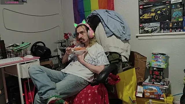 Snapshot of tallnerdyguy chatting on 14, 5, 2026 tallnerdyguy online show from 14, 5, 2026