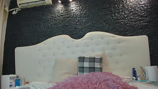 Snapshot of LaurynCopper chatting on 2, 2, 2025 LaurynCopper online show from 2, 2, 2025