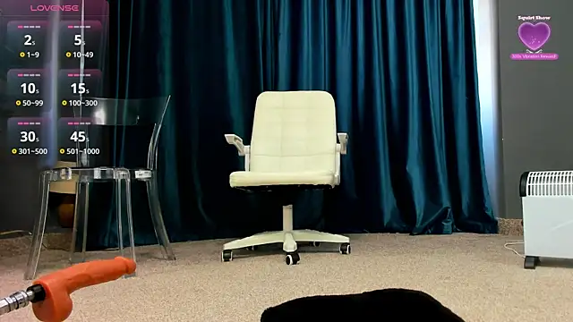 Snapshot of LaurynCopper chatting on 3, 11, 2025 LaurynCopper online show from 3, 11, 2025