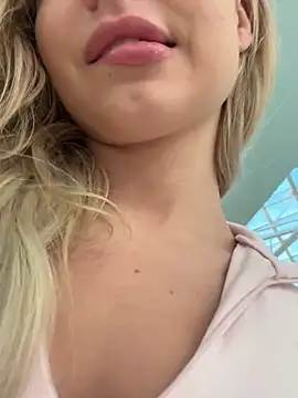 Snapshot of melissa_grr chatting on 8, 2, 2025 melissa grr online show from 8, 2, 2025