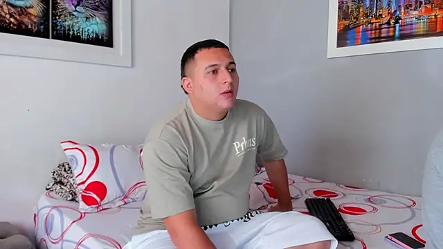 Snapshot of naughtyloverss chatting on 22, 1, 2025 naughtyloverss online show from 22, 1, 2025