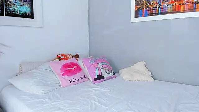 Snapshot of naughtyloverss chatting on 19, 2, 2025 naughtyloverss online show from 19, 2, 2025