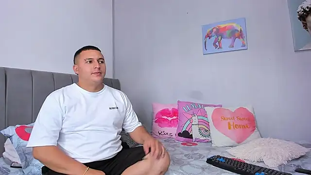 Snapshot of naughtyloverss chatting on 3, 11, 2025 naughtyloverss online show from 3, 11, 2025