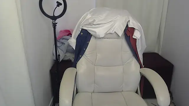 Snapshot of Abby_Halliwey chatting on 21, 12, 2024 Abby Halliwey online show from 21, 12, 2024