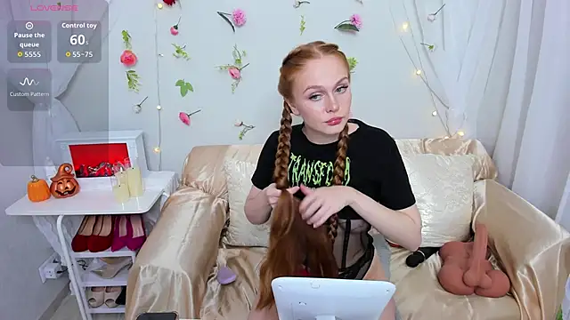 Snapshot of Merida_red_ chatting on 10, 11, 2025 Merida red online show from 10, 11, 2025