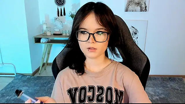 Elainebeness online show from 28, 2, 2025