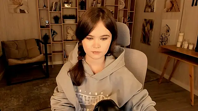 Elainebeness online show from 3, 10, 2025