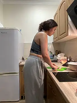 Snapshot of PoppyRobinson chatting on 6, 12, 2024 PoppyRobinson online show from 6, 12, 2024