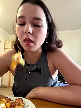 Snapshot of PoppyRobinson chatting on 8, 12, 2024 PoppyRobinson online show from 8, 12, 2024