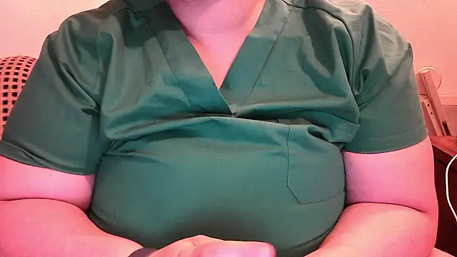 Snapshot of Maebi chatting on 4, 12, 2024 Maebi online show from 4, 12, 2024