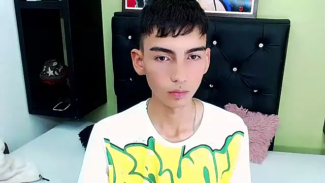 Snapshot of ttimy_x_boy chatting on 1, 2, 2025 ttimy x boy online show from 1, 2, 2025