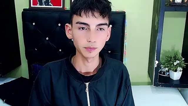 Snapshot of ttimy_x_boy chatting on 8, 2, 2025 ttimy x boy online show from 8, 2, 2025