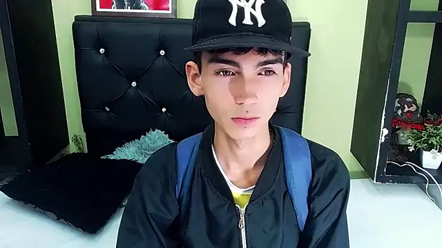 Snapshot of ttimy_x_boy chatting on 4, 3, 2025 ttimy x boy online show from 4, 3, 2025