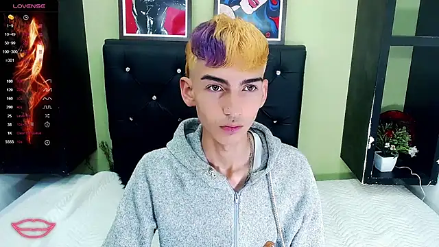 Snapshot of ttimy_x_boy chatting on 7, 3, 2025 ttimy x boy online show from 7, 3, 2025