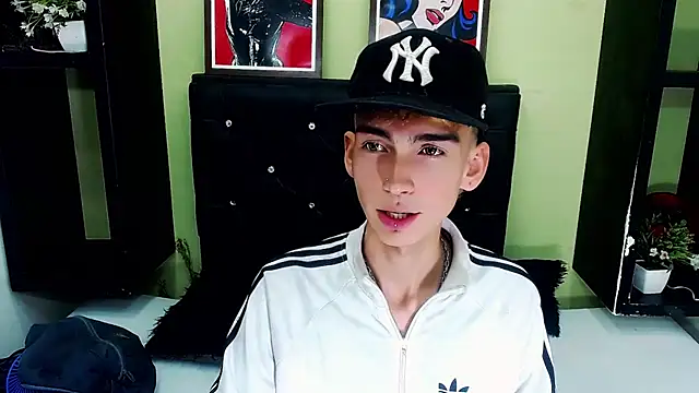 Snapshot of ttimy_x_boy chatting on 8, 3, 2025 ttimy x boy online show from 8, 3, 2025