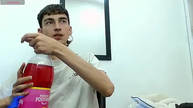 Snapshot of ttimy_x_boy chatting on 7, 10, 2025 ttimy x boy online show from 7, 10, 2025