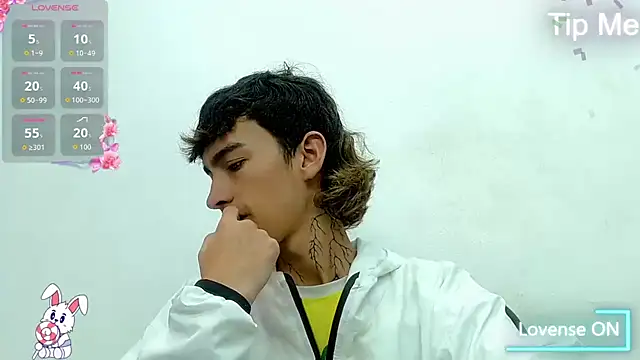 Snapshot of ttimy_x_boy chatting on 15, 11, 2025 ttimy x boy online show from 15, 11, 2025