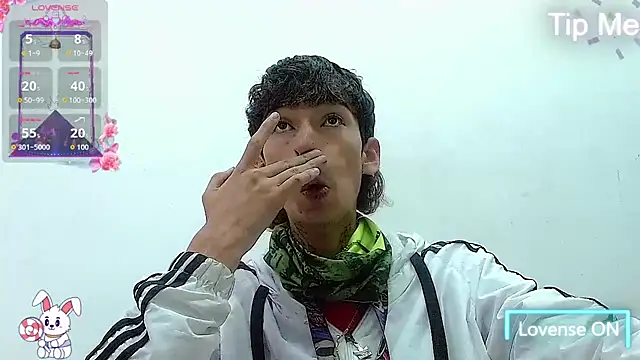 Snapshot of ttimy_x_boy chatting on 23, 11, 2025 ttimy x boy online show from 23, 11, 2025