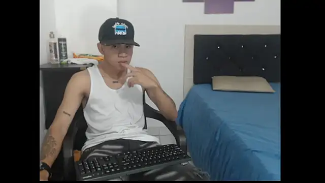 Snapshot of logannth chatting on 12, 10, 2025 logannth online show from 12, 10, 2025