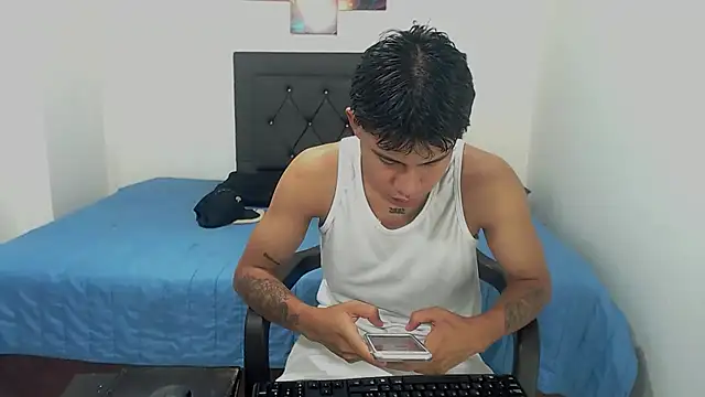 Snapshot of logannth chatting on 21, 10, 2025 logannth online show from 21, 10, 2025