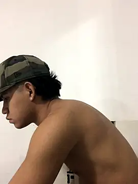 Snapshot of logannth chatting on 13, 11, 2025 logannth online show from 13, 11, 2025