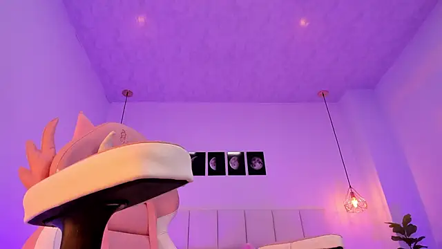 Snapshot of Brittany_cute18 chatting on 7, 1, 2025 Brittany cute18 online show from 7, 1, 2025