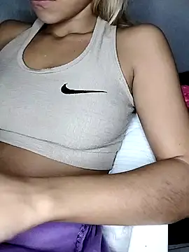 Snapshot of fofinhaa12 chatting on 22, 3, 2025 fofinhaa12 online show from 22, 3, 2025