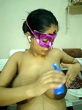 Snapshot of bigtitsqueen chatting on 28, 10, 2025 bigtitsqueen online show from 28, 10, 2025