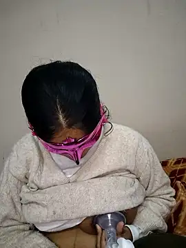 Snapshot of bigtitsqueen chatting on 8, 1, 2026 bigtitsqueen online show from 8, 1, 2026