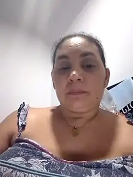 Snapshot of MirandaSoto chatting on 4, 3, 2025 MirandaSoto online show from 4, 3, 2025