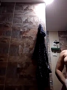 Snapshot of MirandaSoto chatting on 5, 3, 2025 MirandaSoto online show from 5, 3, 2025