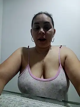 Snapshot of MirandaSoto chatting on 3, 10, 2025 MirandaSoto online show from 3, 10, 2025