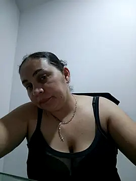 Snapshot of MirandaSoto chatting on 17, 10, 2025 MirandaSoto online show from 17, 10, 2025