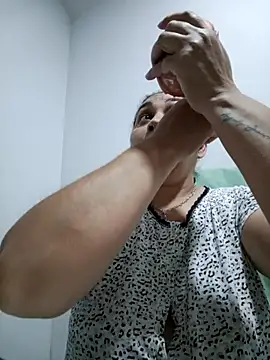 Snapshot of MirandaSoto chatting on 20, 10, 2025 MirandaSoto online show from 20, 10, 2025