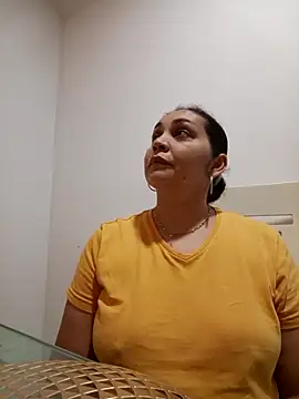 Snapshot of MirandaSoto chatting on 2, 12, 2025 MirandaSoto online show from 2, 12, 2025