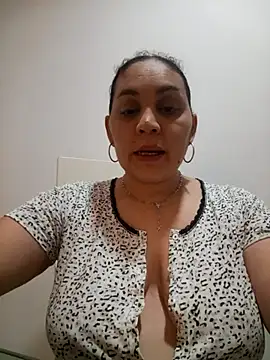 Snapshot of MirandaSoto chatting on 3, 12, 2025 MirandaSoto online show from 3, 12, 2025