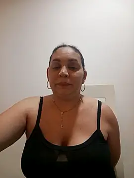 Snapshot of MirandaSoto chatting on 5, 12, 2025 MirandaSoto online show from 5, 12, 2025