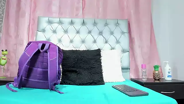 Snapshot of veneno_hot chatting on 24, 11, 2025 veneno hot online show from 24, 11, 2025