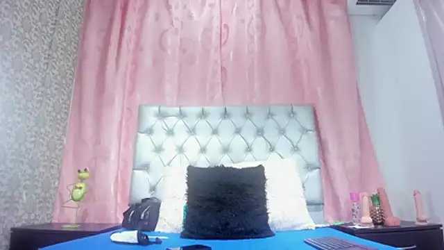 Snapshot of veneno_hot chatting on 28, 11, 2025 veneno hot online show from 28, 11, 2025