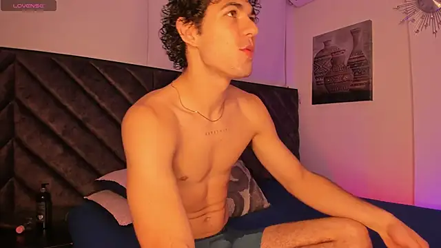 Snapshot of Luca_ferrer_ chatting on 13, 12, 2024 Luca ferrer online show from 13, 12, 2024