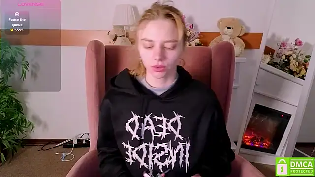 Snapshot of MirraBellanta chatting on 13, 12, 2025 MirraBellanta online show from 13, 12, 2025