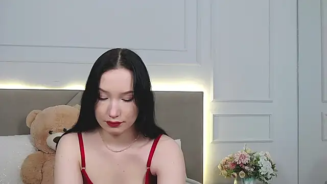 LeilaLow online show from 4, 1, 2025