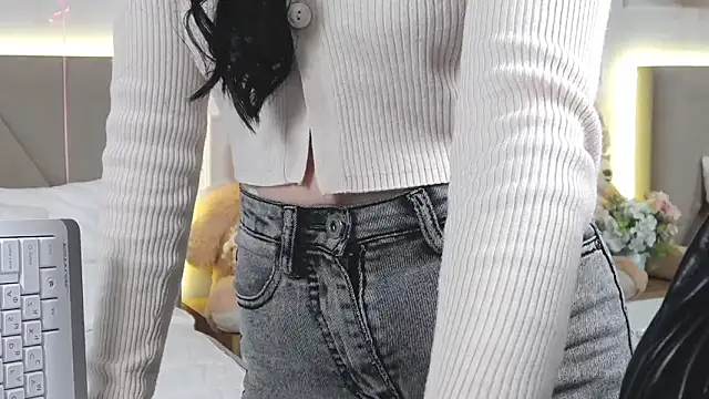 LeilaLow online show from 15, 2, 2025